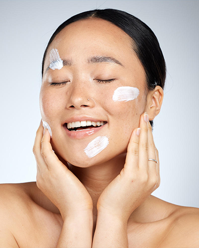 Willingly model campaign